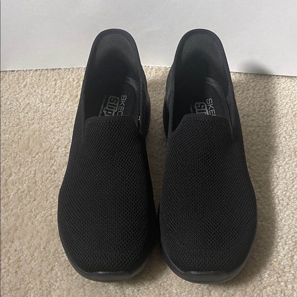 Skechers Women's Go Walk Joy-Vela Black Sneakers Size 9 Wide